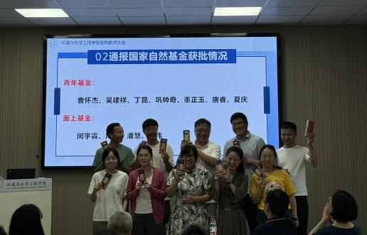 严管厚爱 让青年人做自己最想做的研究——记环境与化学工程学院青年教师团队