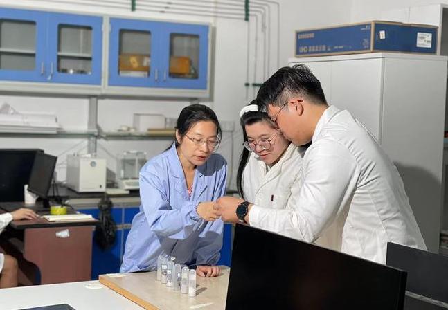 何平：尽我所能，让每一个学生底气十足