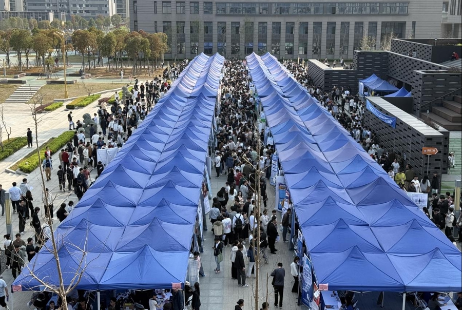 《上观新闻》“临港五校”抱团春招近四千岗位，对口能源电力、航运物流、智能制造头部企业